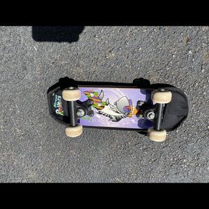 Street Rollers Skateboard
